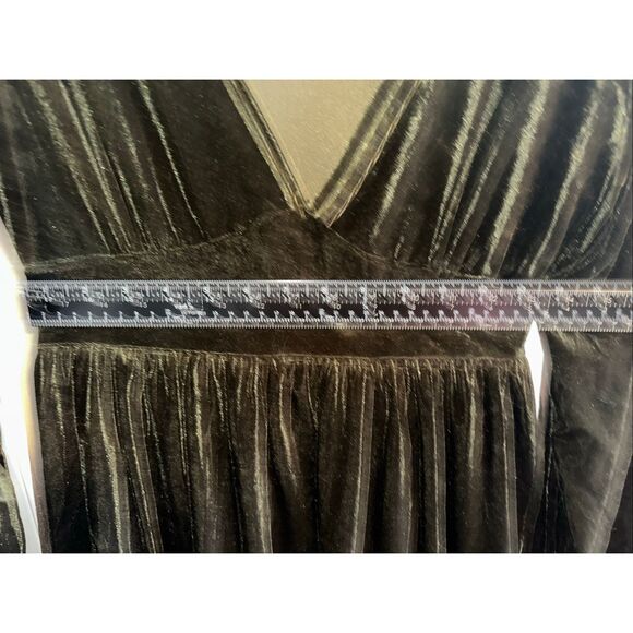 Halara Everyday Deep V-Neck Ruffled Hem Velvet Mini Chill Dress Rifle Green – Wo - Picture 8 of 10